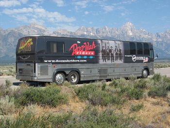 07-29-07: Bus at the Tetons
