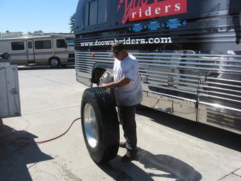 07-09-2010: We lucked out getting our bus in and our quickly for a flat tire up in Livermore, CA.
