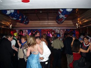 2006- We're well into 2006 already! Hard to believe how time goes
by. We rang in the New Year on the Queen Mary. Thanks to
our friend Greg for emailing this pic of the great crowd we had.
