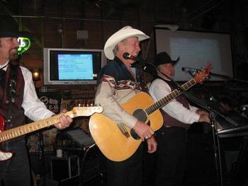 01-11-09: Bill Erickson is one of the first entertainers we saw performing at the original Horse and still entertains the crowd.
