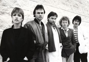 The 1980 Sharon O'Neill touring band with Dave Dobbyn. L to R: Sharon, Brent Thomas, Steve Garden, Dave, Clint Brown
