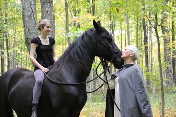 Mother and daughter Elves, horse Tjalline
