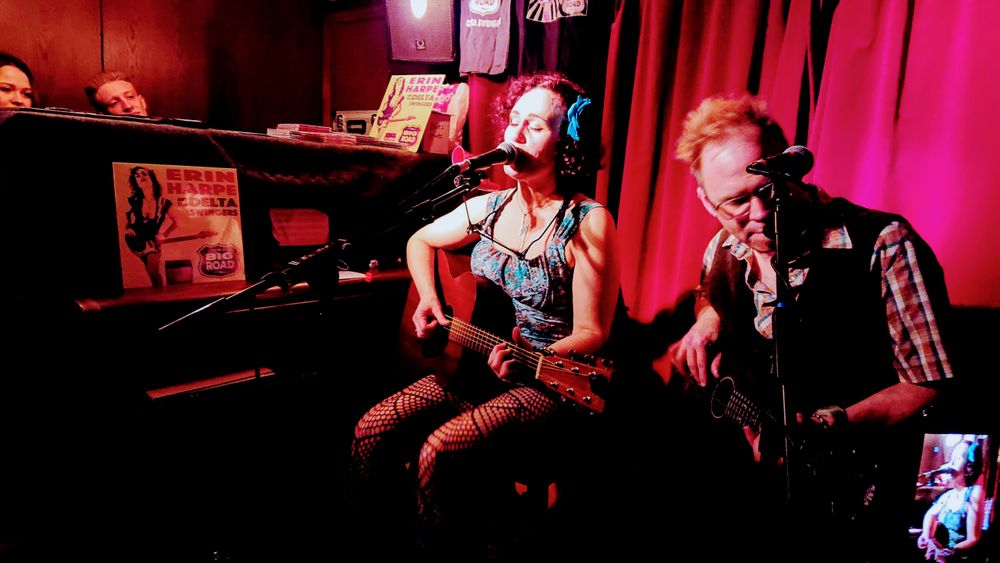 Erin Harpe & Jim Countryman with their Country Blues Duo in London, 2019.
