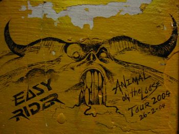 Ron scrawls some album art onto the backstage wall in Stuttgart
