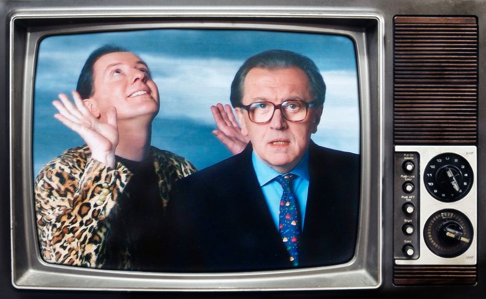 A LIGHT-HEARTED MOMENT WITH SIR DAVID FROST DURING THE FILMING FOR 'BEYOND BELIEF' 