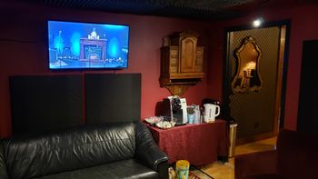Studio Room with view of screen
