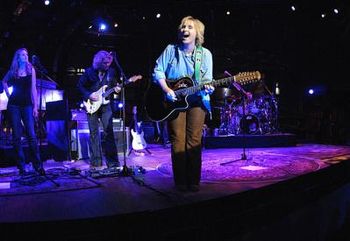 Singing backgrounds for Melissa Etheridge at Yahoo Live Sets

