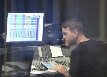 Engineer @ Warner/Chappel Nashville: Mark Lonsway Mark runs a tight ship on my recording session on Music Row/2018
