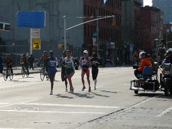 The woman in the white hat was the American who finished 6th.
