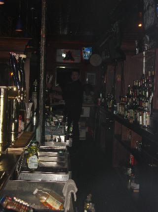 If you look closely you can see Noel at the other end of the bar
