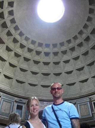 Jules and Sculls visit the Pantheon, an ancient Roman temple turned Christian cathedral.
