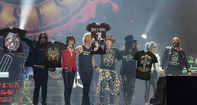 GNR sells t-shirts