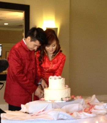 Wang and Huan cut the cake
