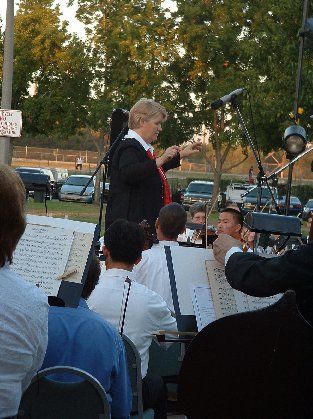 Here I am - Conducting the "Summer Pops in the Park" 2006 in Bellflower
