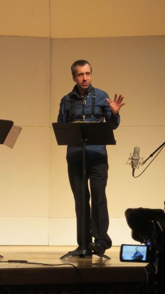 Nicolas Prost introducing the next composition.

