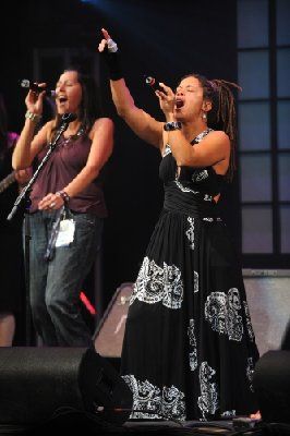Two sista's singing their hearts out! At the Western Canadian Music Awards with Janaya Ellis of Soul
