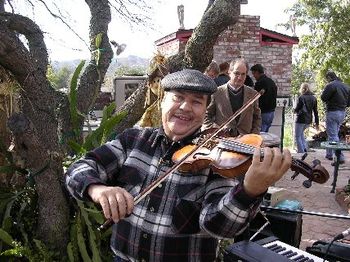 Gypsy Violinist Roberto Valdez
