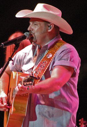 Recording artist Chris Cagle on stage
