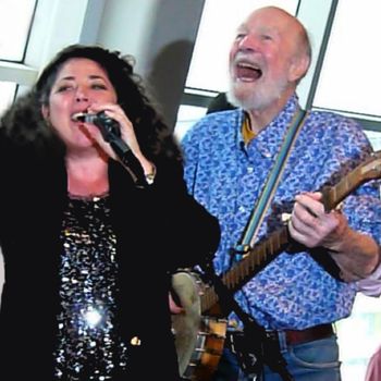 Singing with Pete Seeger. NYU Concert for 9/11 NYC
