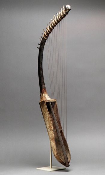 Ancient Egyptian Arched Harp c.1400BCE - almost identical to the Ugandan Adungu, this harp also once had a skin membrane sounnboard!
