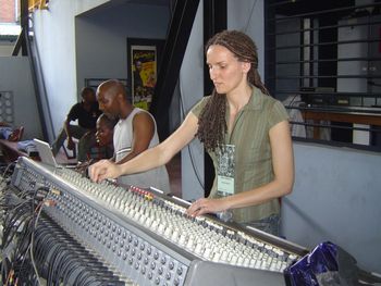 Filipe and Alexia behind the console.
