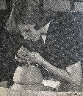 IRENE-WORTHINGTON-BARON-SHAPING-CERAMIC-POT-INTERIOR