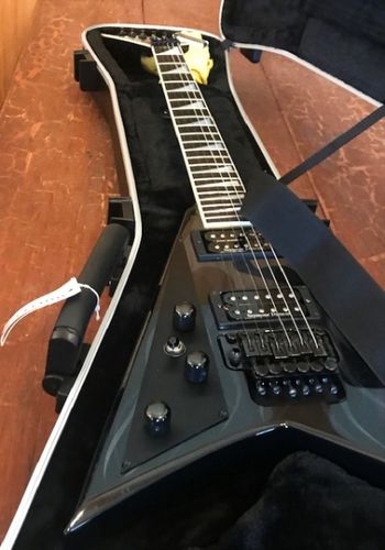 This Super Cool Lefty Jackson USA Rhoads Came In All The Way From CA With Ed
