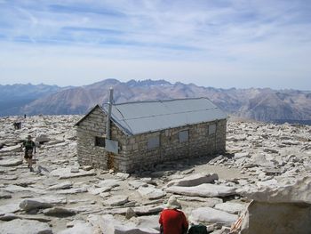 Summit_Hut_With_Steel_Roof_What_No_Lightning_Protection_
