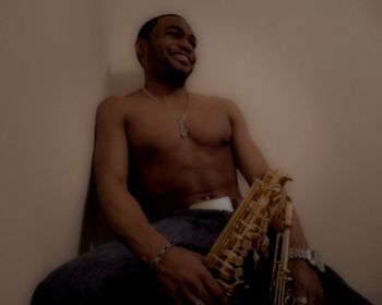 Candid-Alto-Saxophone-Soprano-Saxophone-Tyrone-Smith-Music-Producer-Shirtless-Russell-Simmons-Jewerl
