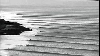 it also looked pretty impressive when the swell pumped too!! in '66 we didn't even bother surfing further around the point..it was good enough just on the inside......
