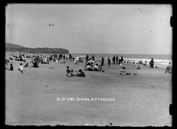 Looking along St Kilda Beach, Dunedin, towards Lawyers Head 1917
