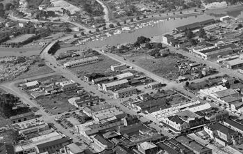 Whangarei boat harbour..1952 The Winter show buildings weren't there yet!!
