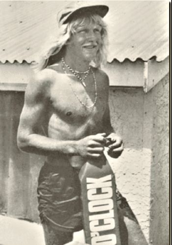 The clubby of the 70s...Ruakaka boy Grant Effort...... you couldn't tell by the early 70s ...who was a surfy and who was a clubby...we all looked the same during that hippie period.......pretty sure local hot surfer Doug Fergusson was a Ruakaka clubby too!!!
