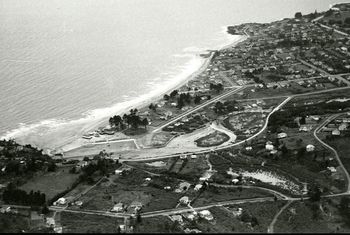 maybe mid-late 40s Takapuna (Milford) check out all the empty paddocks around the place!!
