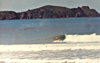 Roger the dodger carving up a liitle Hora Hora wave.. Roger Crisp...summer of '73
