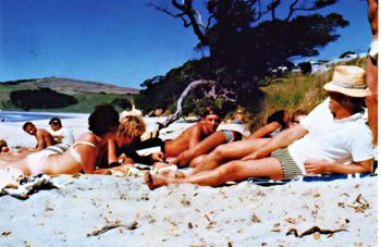 Beautiful summers day at Langs Bch..summer of '64 Pretty sure thats Terry Hutton in the white shirt...Bill Prichard standing up...Mike Cooney (middle) looking towards the camera!!.......hot days...warm water and prevailing offshore winds...a real paradise!!
