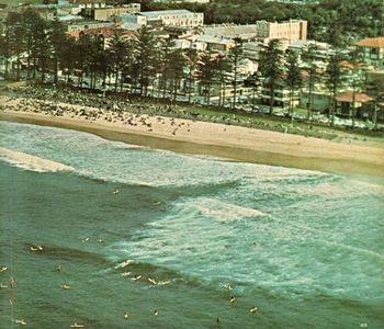 Meanwhile in Australia.......Manly Bch ..summer of '63 Midget Farrelly is shortly about to win a world title here......... & by 1963 surfing was massive in Australia and heaps of us were getting itchy feet to go there!!...
