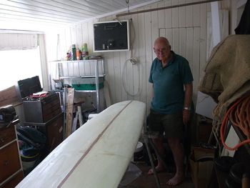 and would you believe it!!!....here's his mate..Ross Edge... building his 10ft board at the same time...Whangarei NZ....i think they must have been tied at the umbilical cord.....Ha!!
