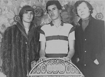 and of course the muso's were leading the way... Local Whangarei boy Johnny Calder (on left) looking very much like a hippiesville 'flower power' boy...ha!....Keith Murch and Brian Ferguson....
