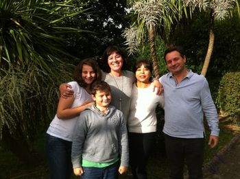 Leslie in La Baule w/ Sophie, Philippe and their children.
