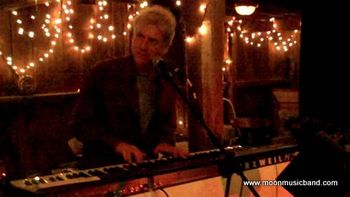 Jim Keyboard Jim playing keyboard at the Barn in Hamilton VA
