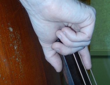 Thumb Placement for Double Bass Pizzicato 