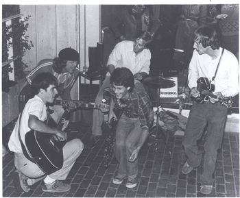 Hoot Spa:Boston street singing sensations 08,1981
