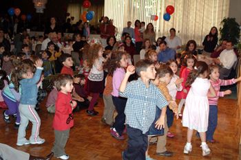 New Jersey 2002 kids dancing in the crowd
