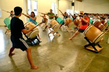 Nanameuchi (diagonal hitting style) Workshop- Puna, Hawai'i Photo Credit: Lee Ann Teylan
