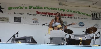 On August 9, 2014 Chanelle entertained the good folks at the Burk's Falls Country Jamboree in Burk’s Falls, Ontario.
