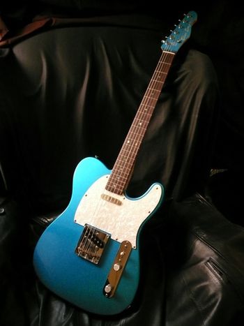 THE 'BLUE EMPRESS' TELECASTER This beautifully crafted and finished custom Tele was built for me by Steve White from Florida, USA. The blue sparkle finish photographs differently according to the light. It’s fitted with Broadcaster pick-ups from Chris Kinman, Australia, for vintage tone and no hum.
