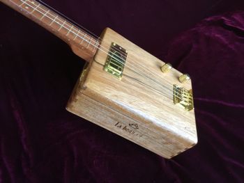 The 'Bad Penny' is anything but! New build by The Preacher on vintage La Insular cigar box
