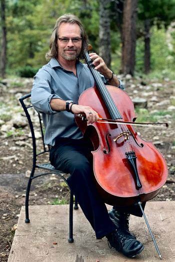 American cellist, Daniel Gaisford
