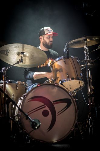 Thomas Dulsrud, trommer, perkusjon.